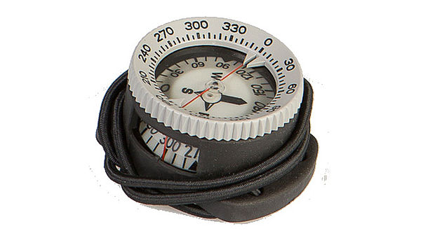 Der Tauchkompass Pro mit der flexiblen Bungee Mount Halterung und Gummizügen für die Navigation.