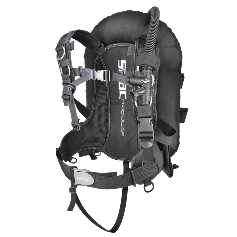 Das kompakte Seac Modular 13,5-Liter-Wingjacket in Einheitsgröße mit Donut-Blase und Edelstahl-Backplate.
