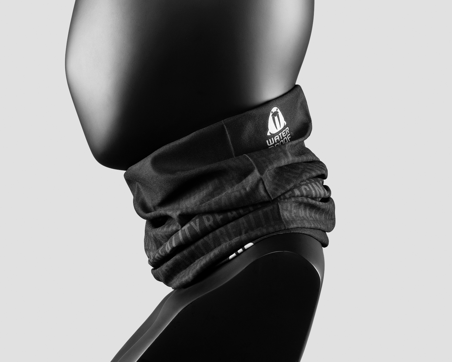 Hals Schwarzes Waterproof Multitube Schlauchtuch für Taucher als flexibler Sonnen- und Windschutz