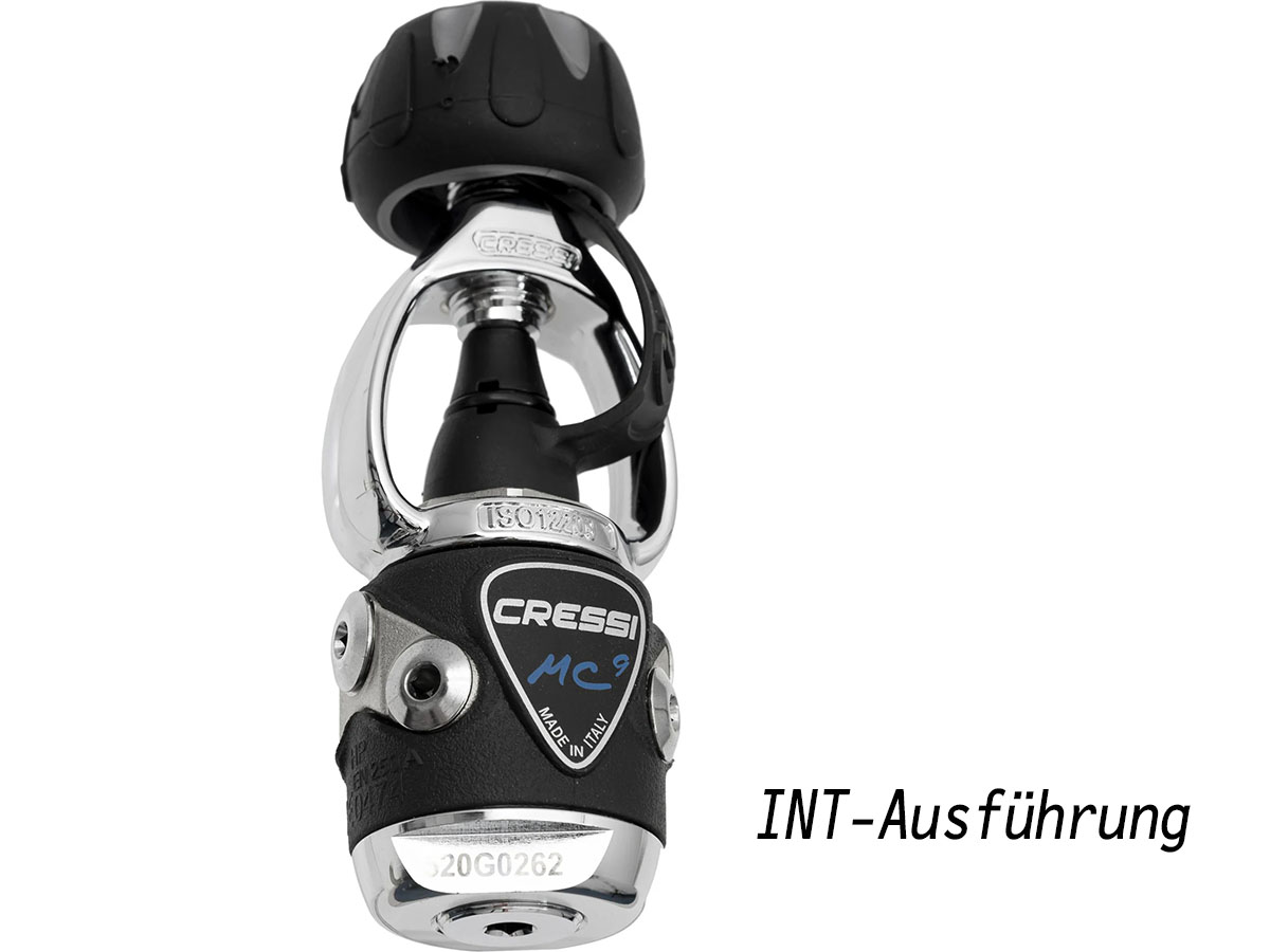 Die kompakte Cressi MC9 erste Stufe ausgeführt mit dem klassischen INT-Bügelanschluss, ideal für weltweite Tauchreisen in den Tropen.