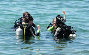 Taucher beim Auffrischungskurs in der Region Wiesbaden, Mainz, Frankfurt