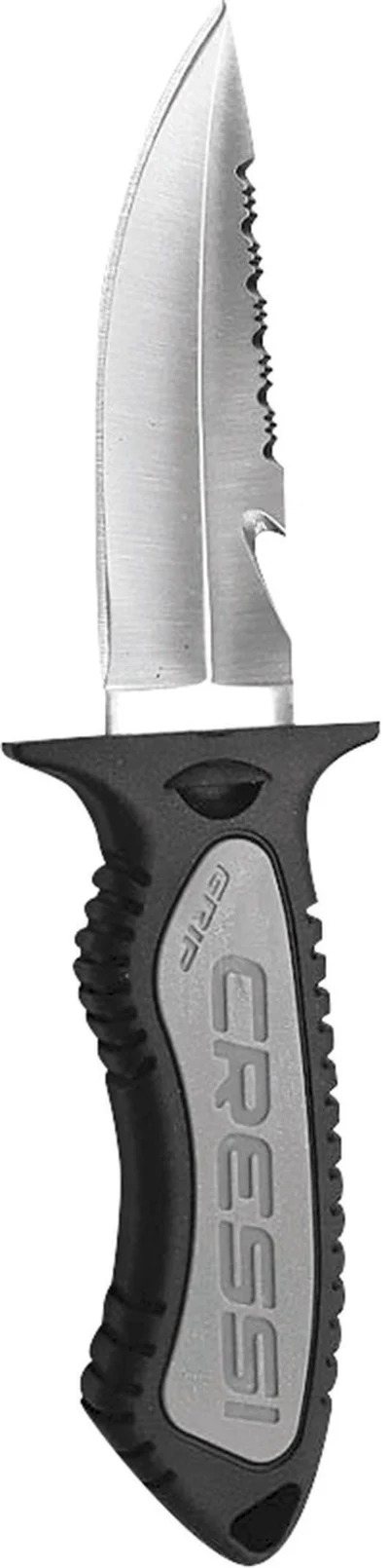 Nahaufnahme der winzigen, aber extrem scharfen Edelstahl-Klinge des Cressi Grip mit Fokus auf die Sägezahnung und den Leinencutter.
