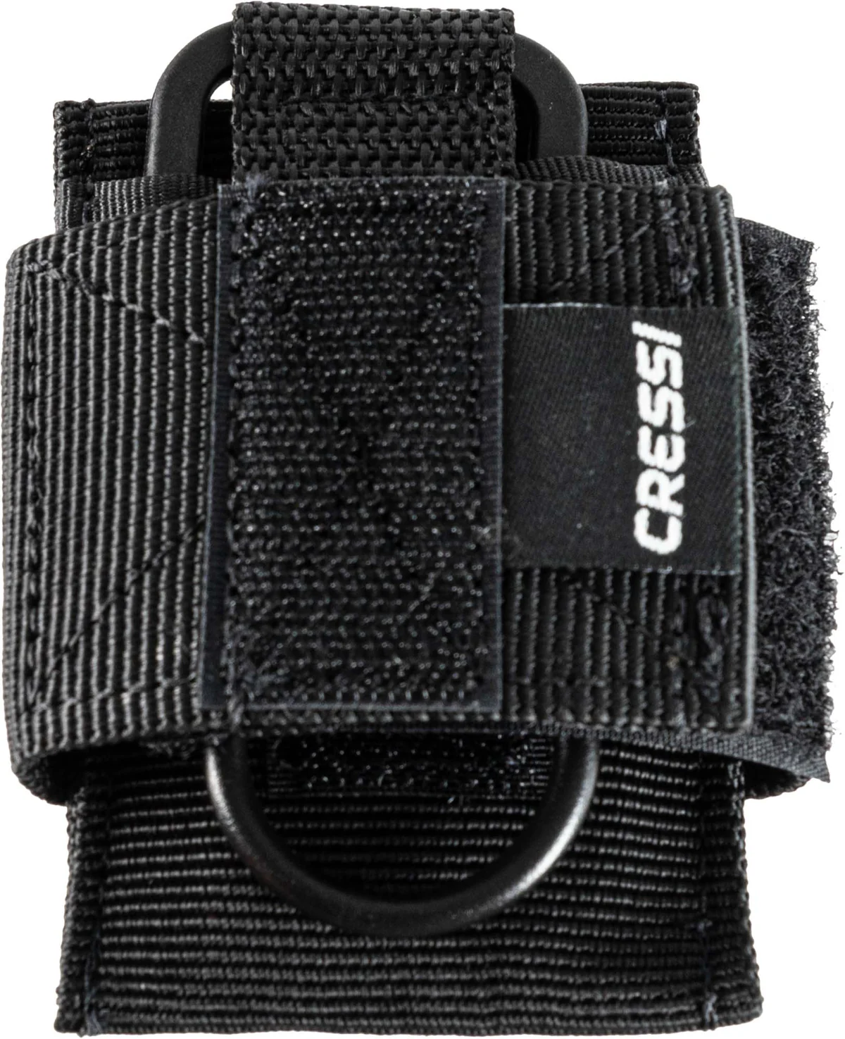 Der Cressi Leinenschneider in seiner Nylonscheide, sicher und griffbereit montiert an einem schwarzen Standard-Gurtband eines Tarierjackets.