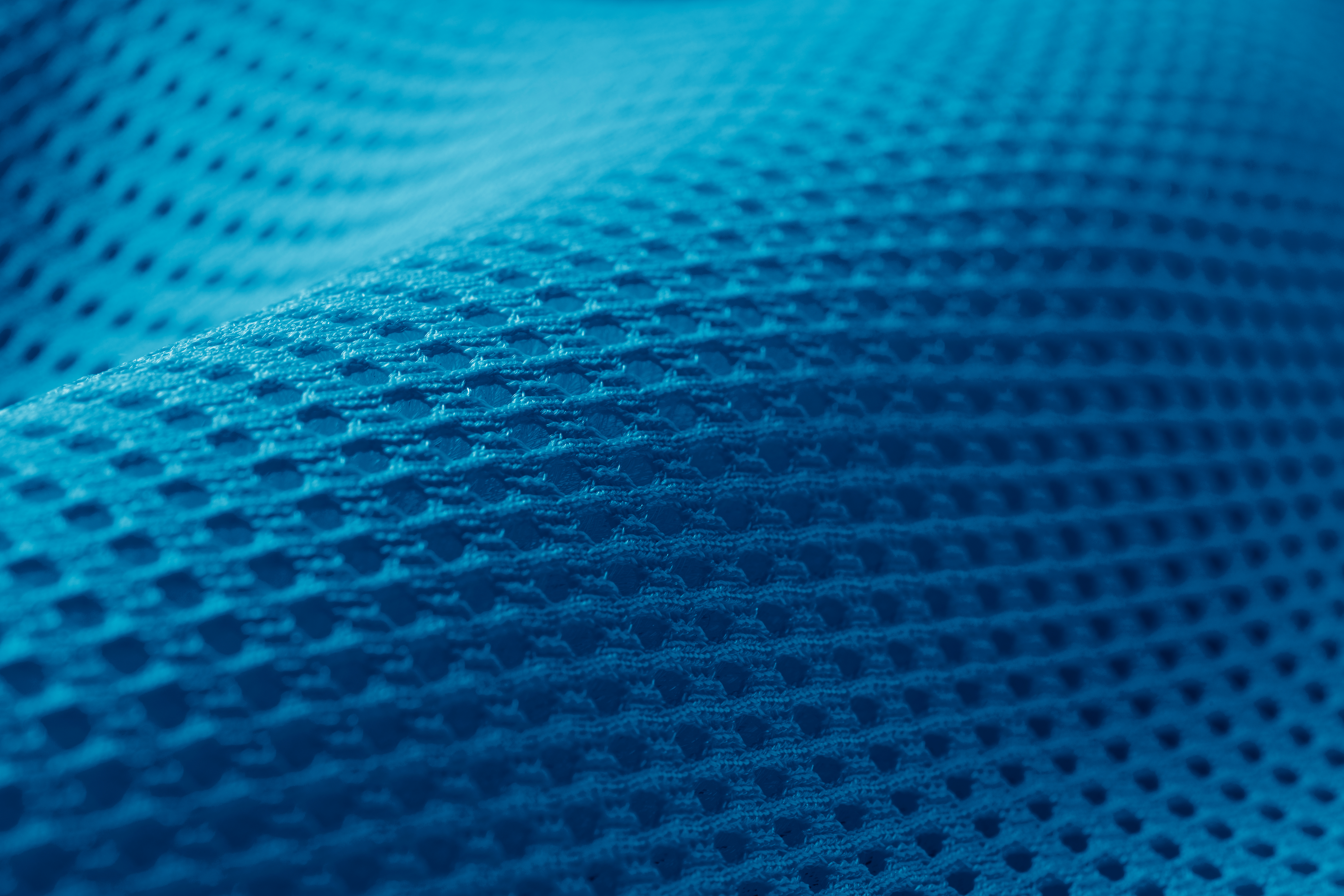 Detailaufnahme der fest integrierten 3D-Mesh-Isolation im Inneren des Waterproof D1X Hybrid