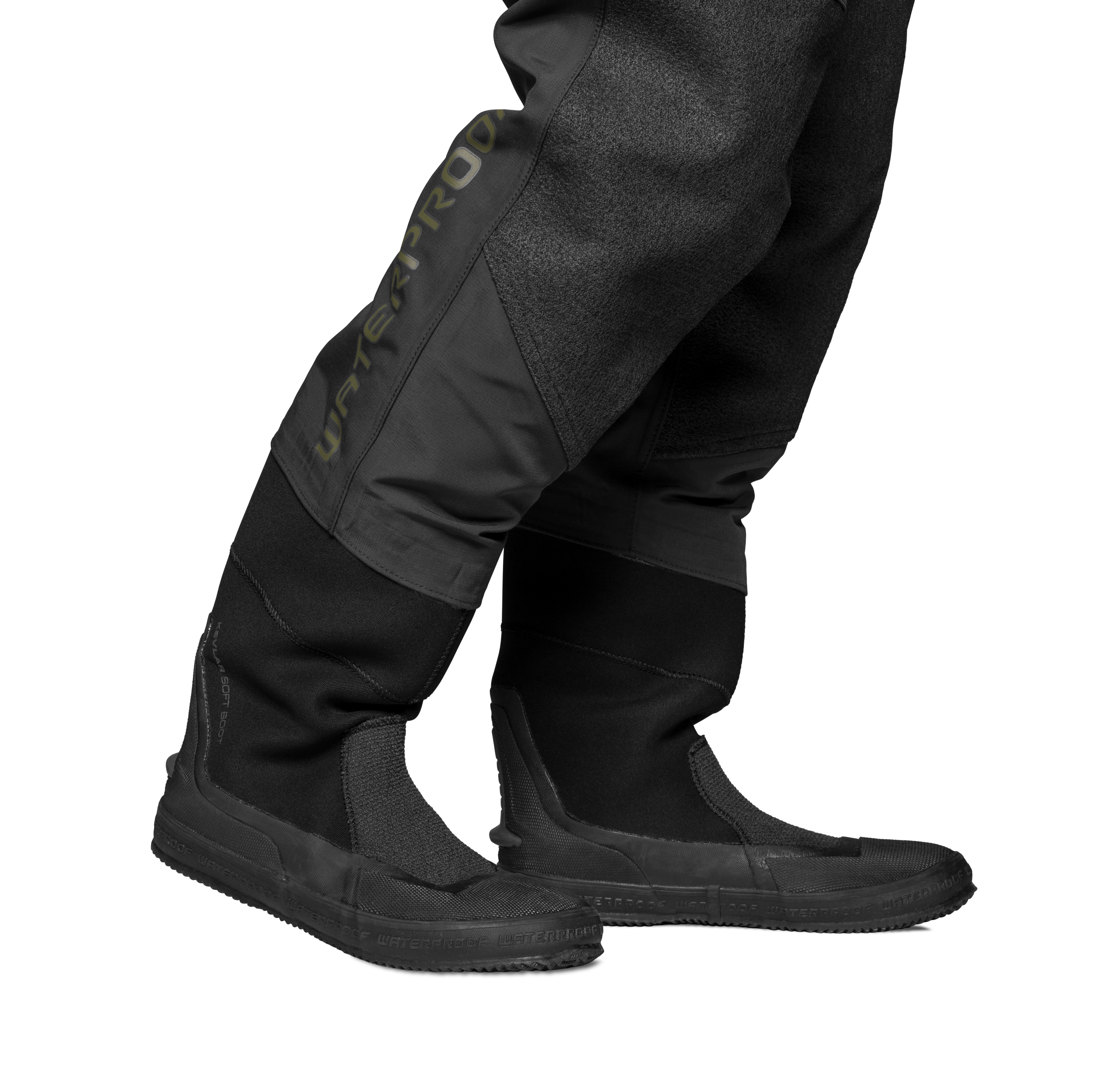 Boots Waterproof D7X Nylotech Premium Trilaminat Trockentauchanzug für maximale Bewegungsfreiheit