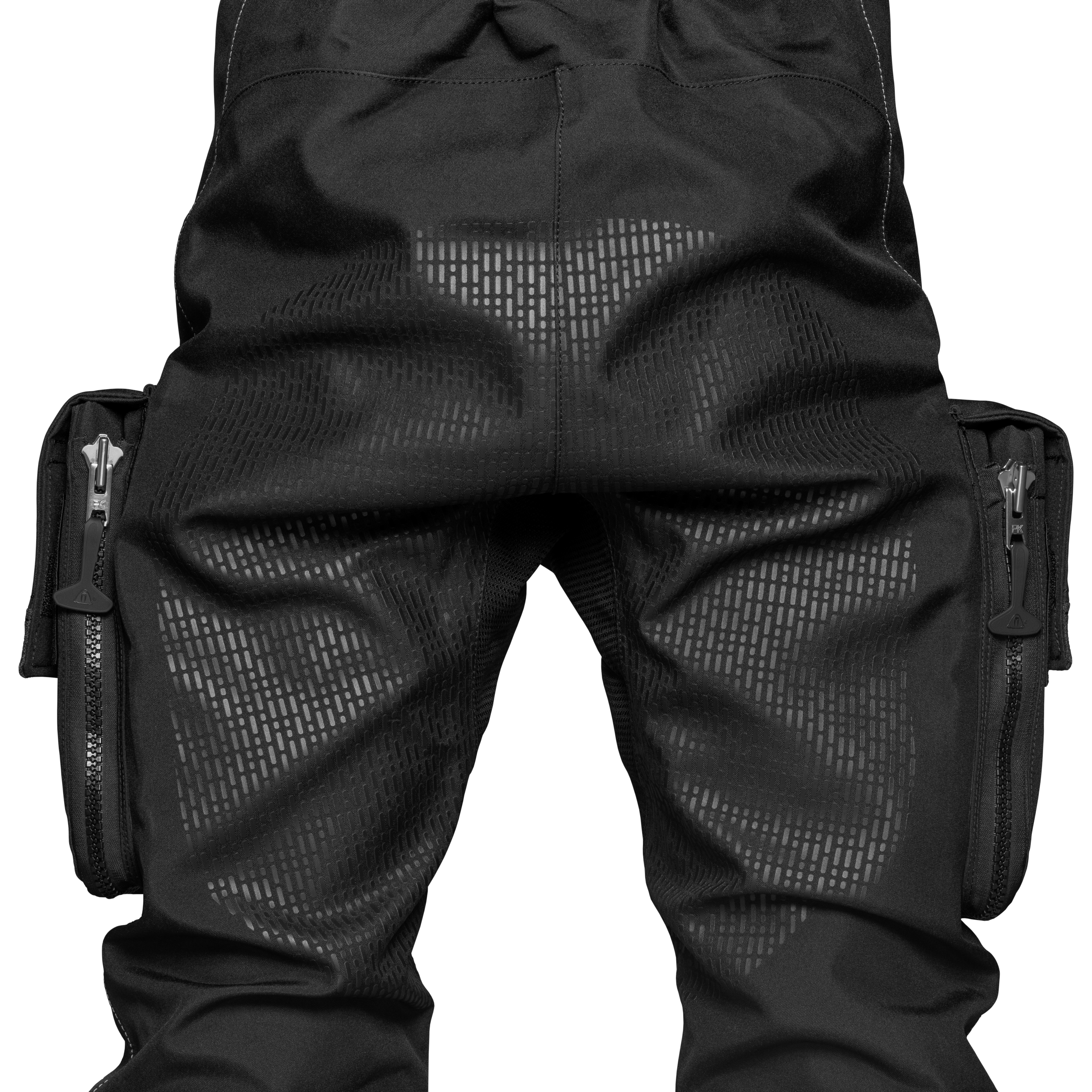 Voluminöse, erweiterbare Beintaschen mit Reißverschluss und Bungee-Loops am Waterproof D1X