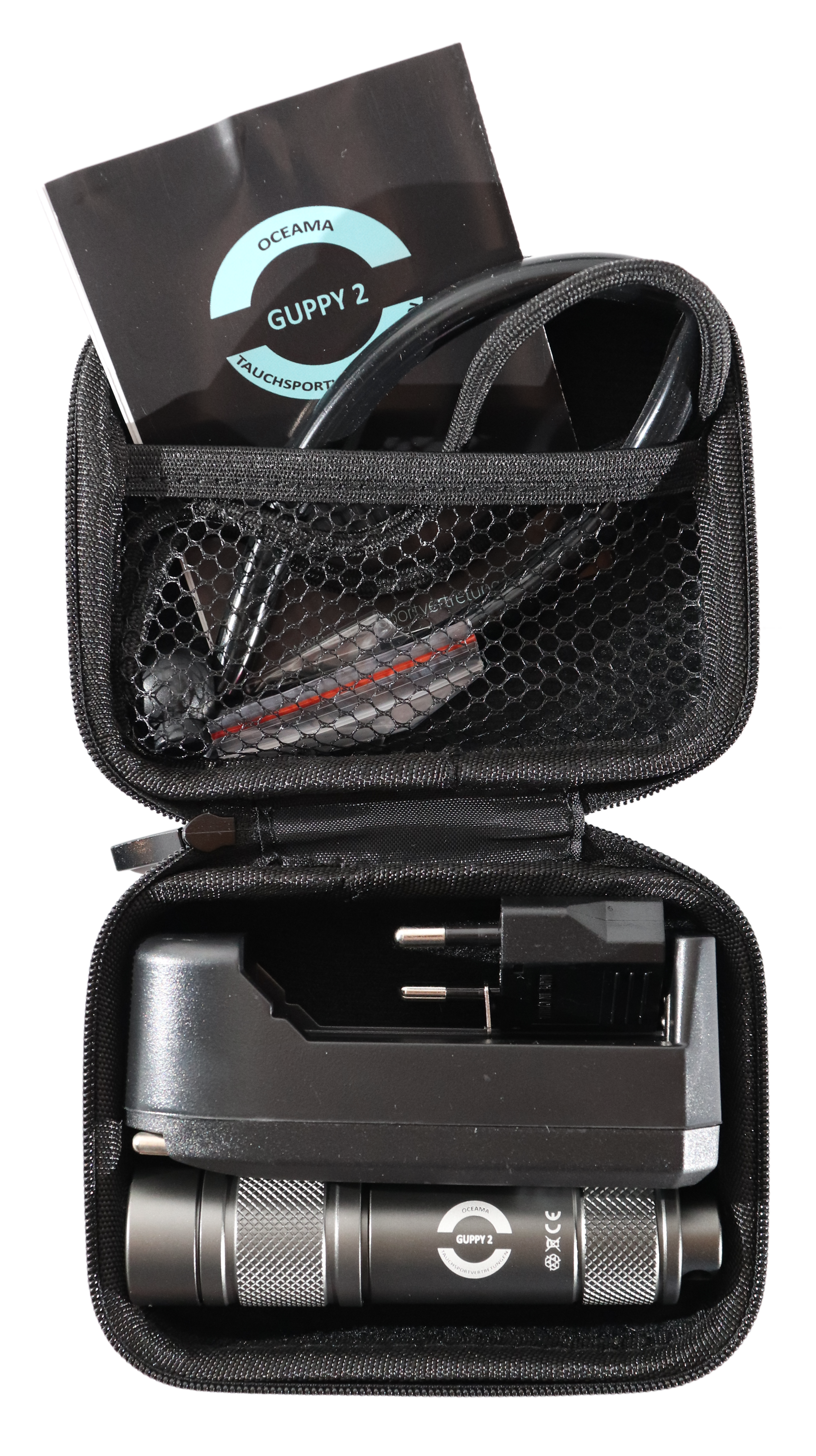 Das Komplettset der Oceama Guppy 2 Tauchlampe inklusive Ladegerät, 18650 Akku und schwarzer Nylonbox.